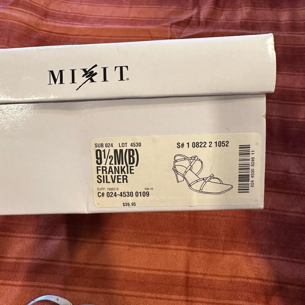 Mixit Frankie Silver Strappy Sandals 9.5M Square Toe Mid Heel Formal Wedding - Picture 8 of 8